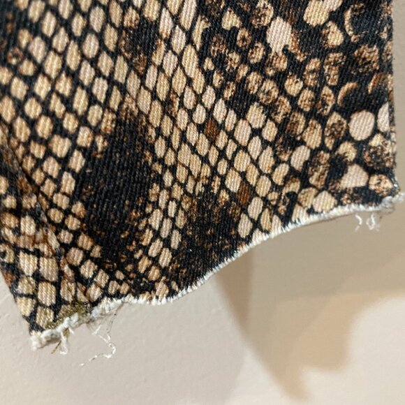 Free People "We The Free" Snake  Animal Print Raw Hem Jeans Sz 25 NWT Retail $98 - Picture 11 of 13